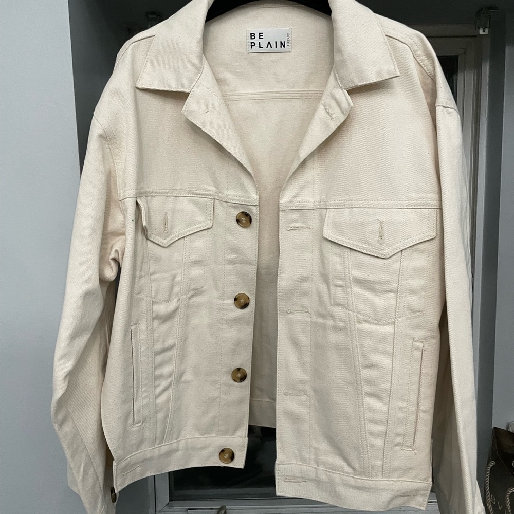 White denim jacket with slits on both sides